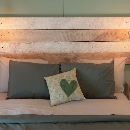 The Green Heart Inn Kingsville Экстерьер фото