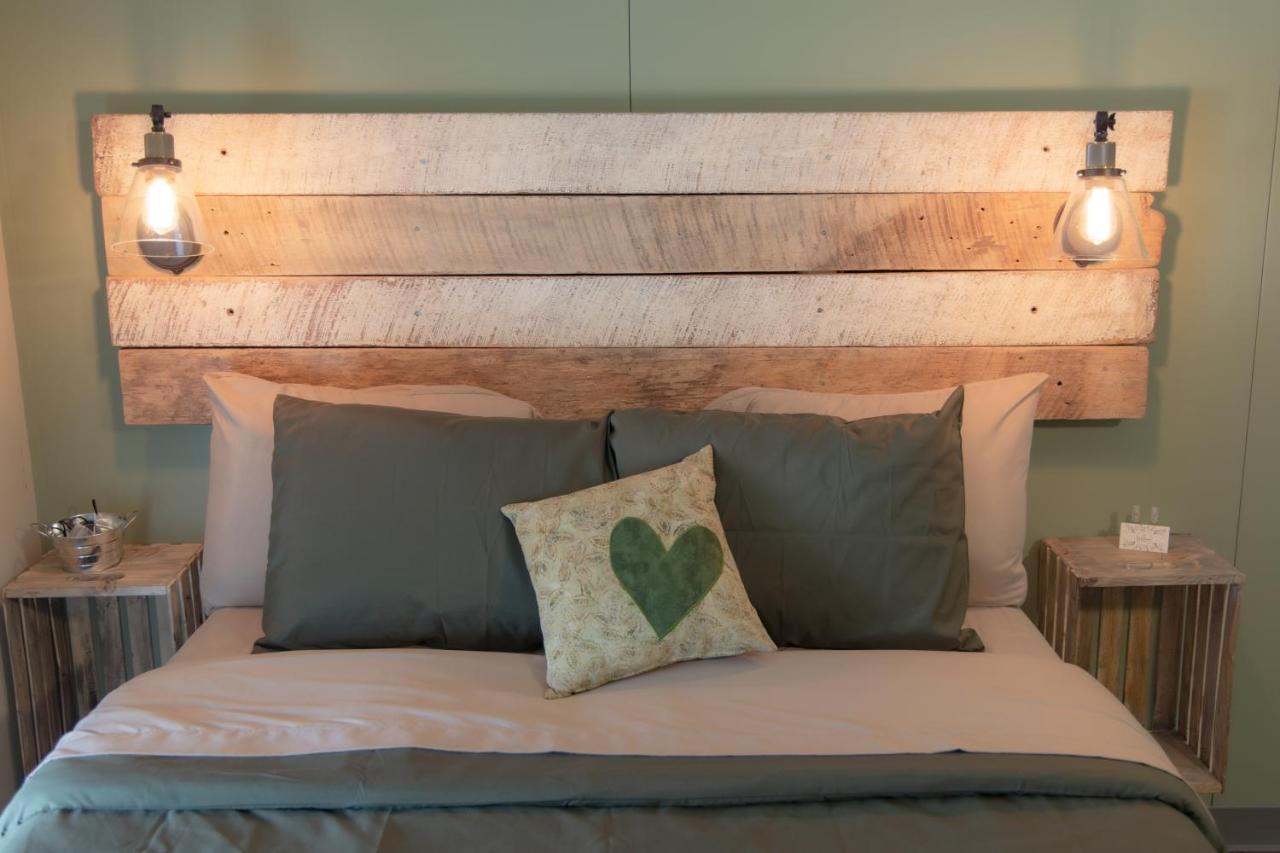 The Green Heart Inn Kingsville Экстерьер фото