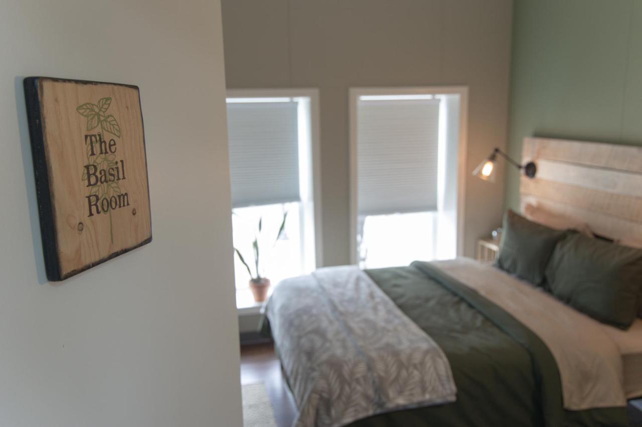 The Green Heart Inn Kingsville Экстерьер фото